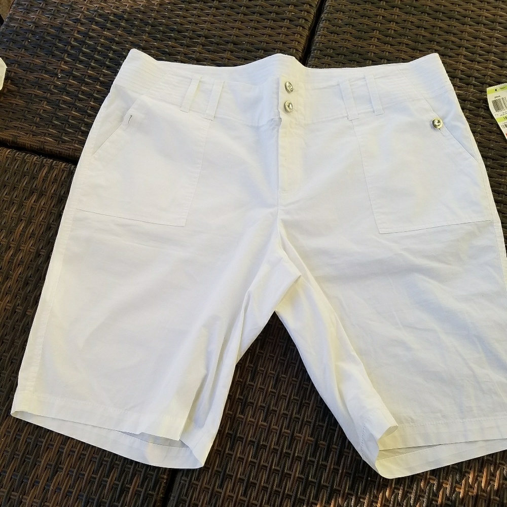 NWT Inc International White Crop Shorts